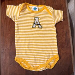 Appalachian State University Mountaineers onesie size 0-3 EUC